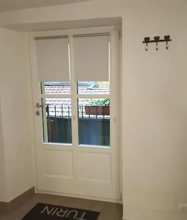 To Chic & Cheap Apartament *